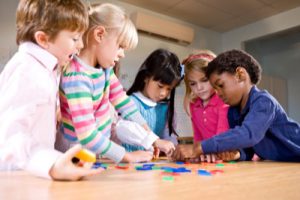 pourquoi devenir assistante maternelle